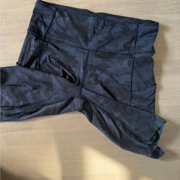 lululemon athletica women’s black bike shorts size 10 - Picture 5 of 5